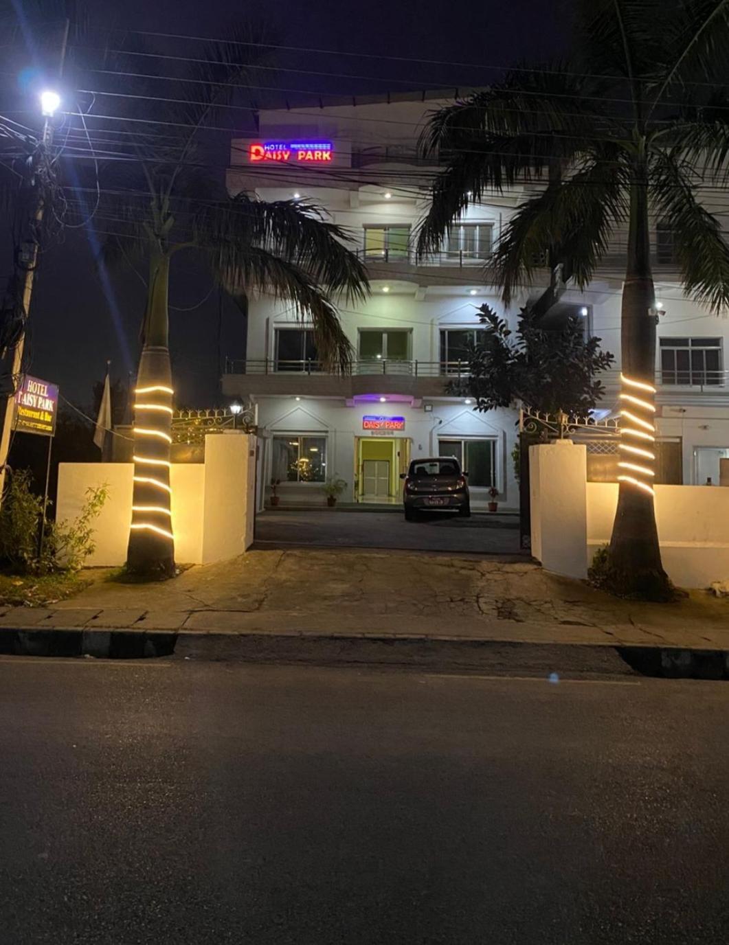 Hotel Daisy Park Siddharthanagar Luaran gambar